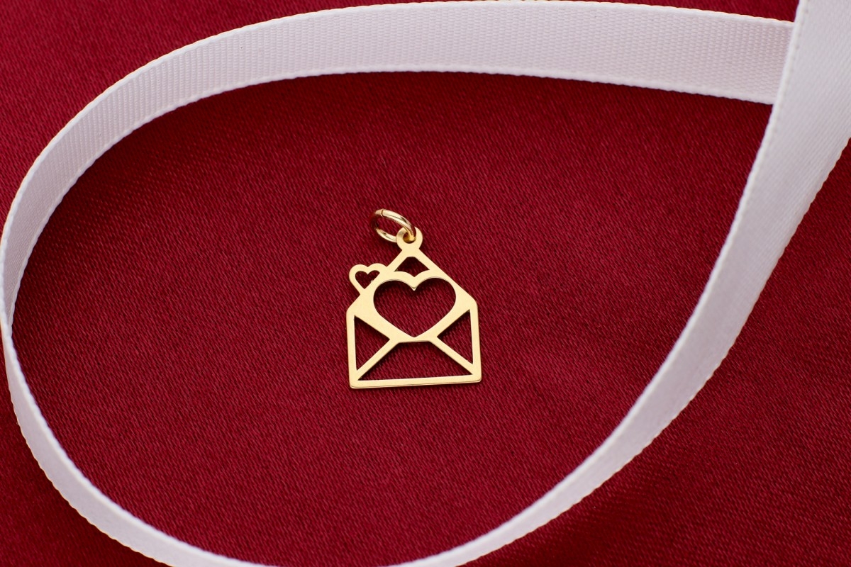 Medalion aur Martisor - plic cu inimioara