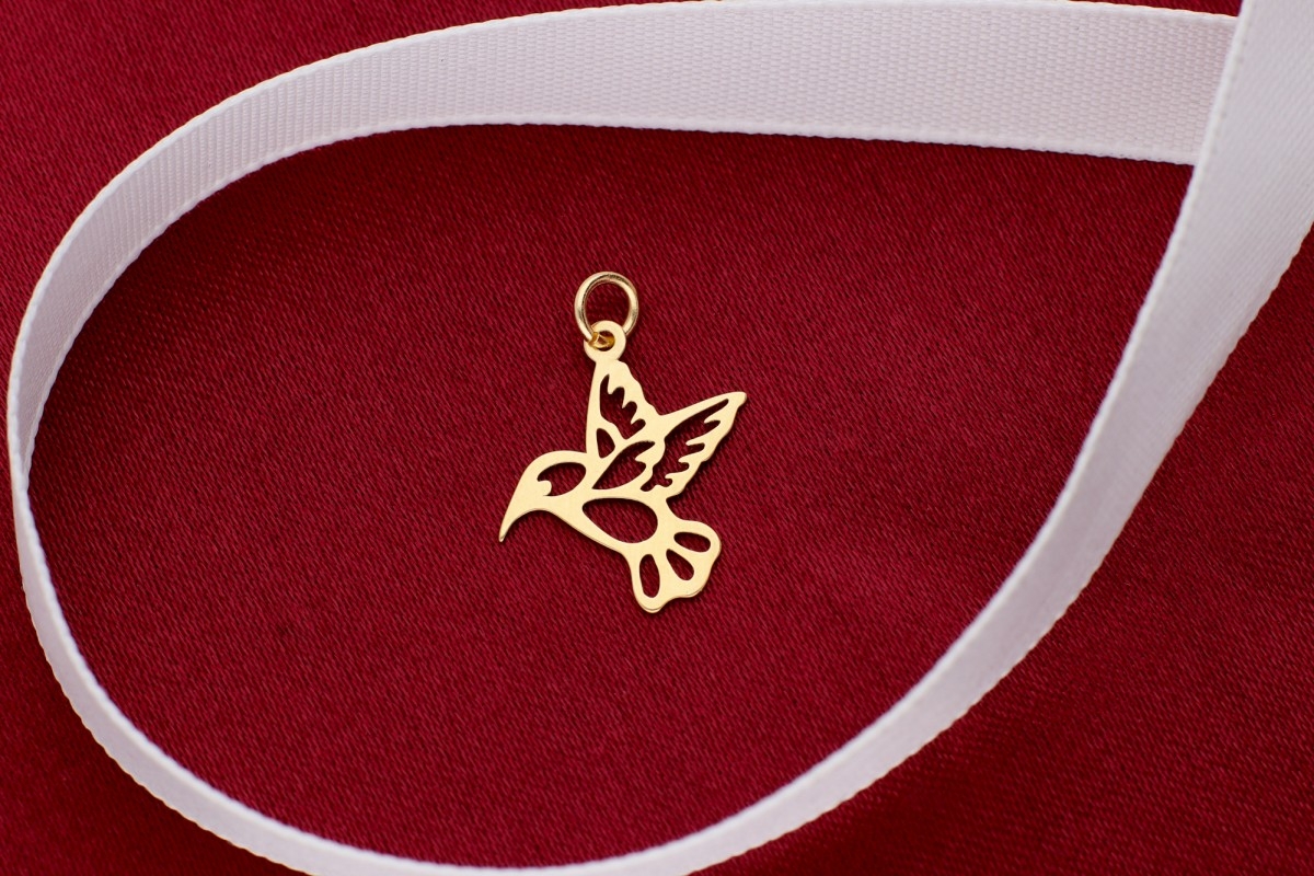 Medalion martisoare din aur - pasarea colibri